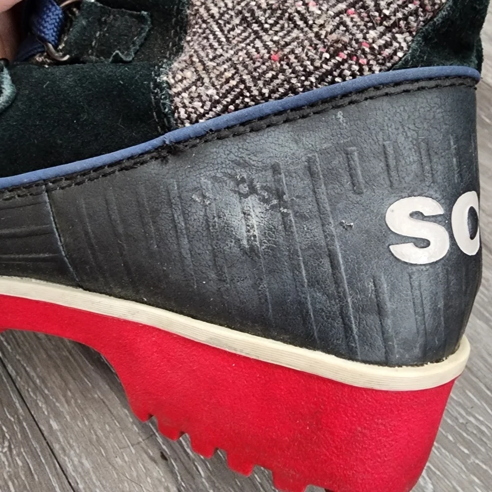 Sorel Tivoli II high herringbone snow boots Size 7